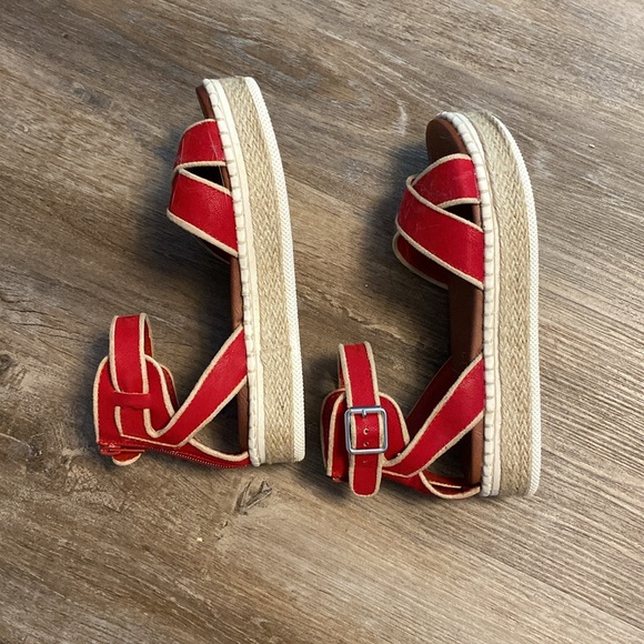 Red sandals - Picture 2 of 4